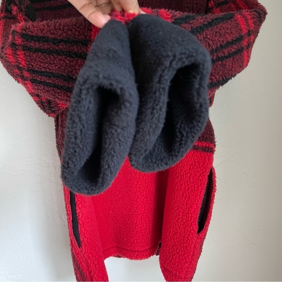 Vintage Duffel Outdoor Oversize Red Fleece Jacket with Snowflake Print Jacket - Picture 7 of 11